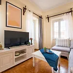 Mitropoleos Apartment